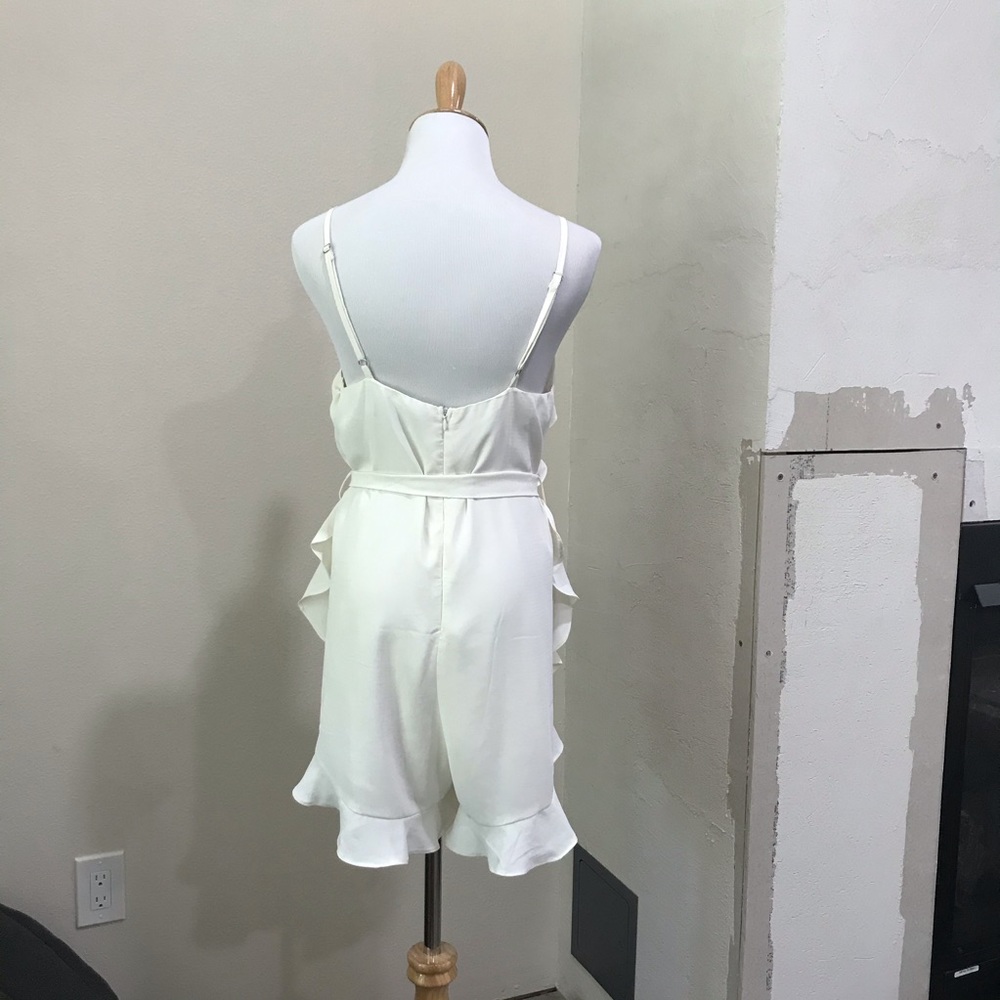 NWT Blakely cream colored romper size M - Picture 3 of 8